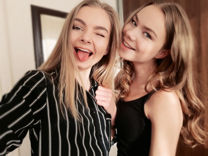 zusjes in de make-up II