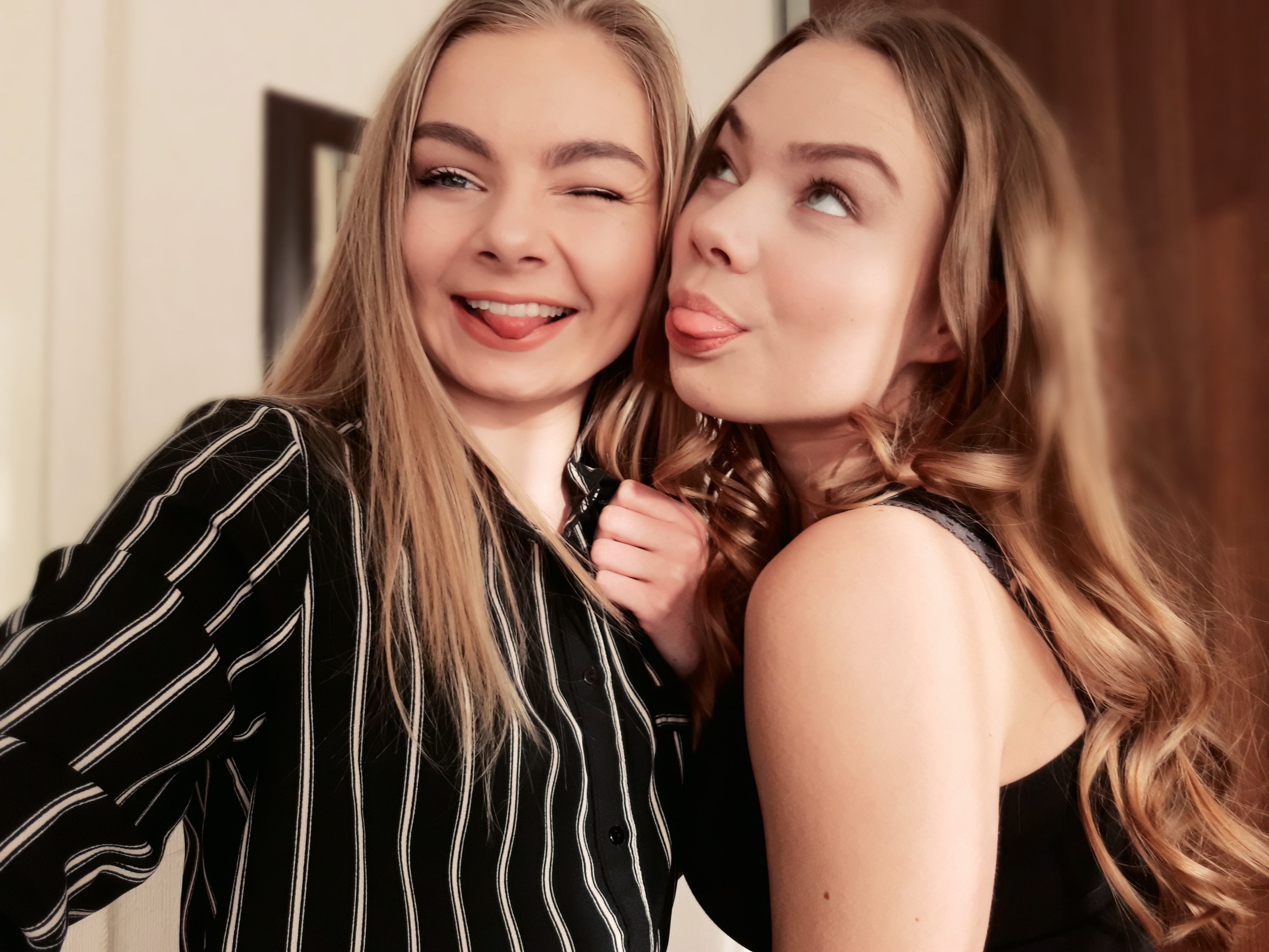 zusjes in de make-up III